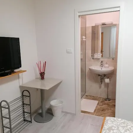 Domacija Mirko Bed & Breakfast Miren